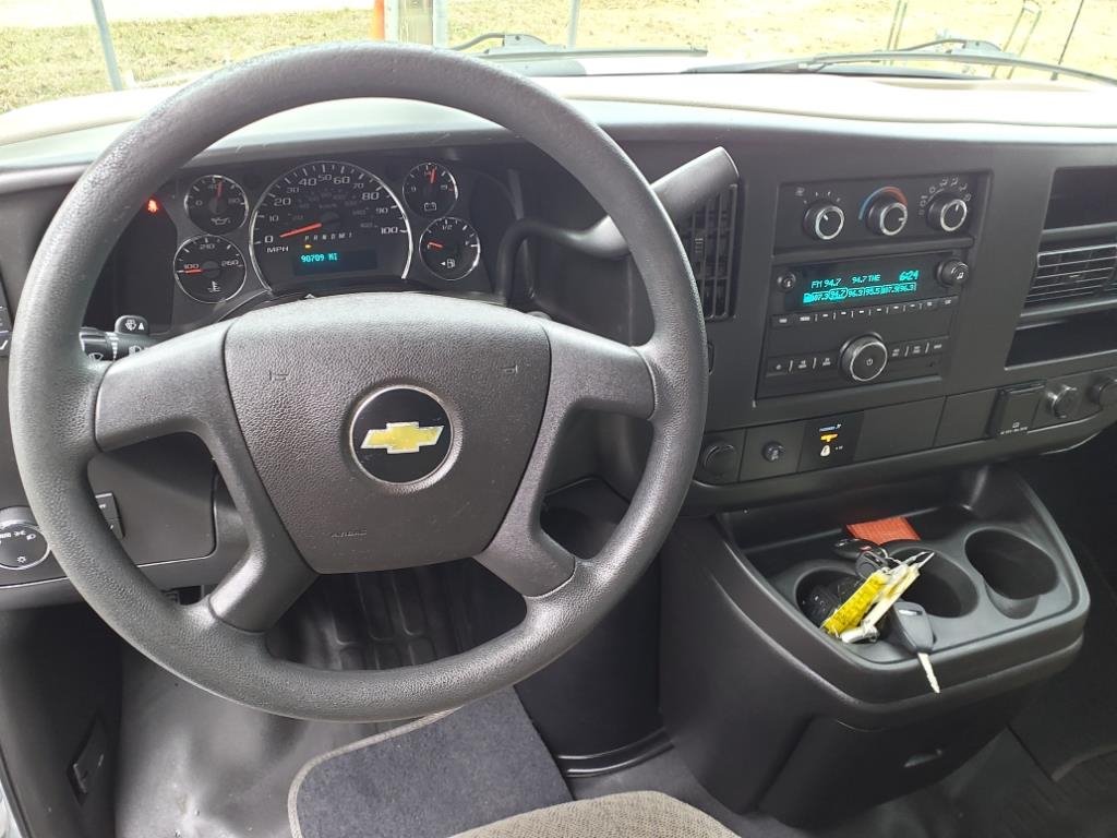 2017 Chevrolet G2500 Vans Express photo