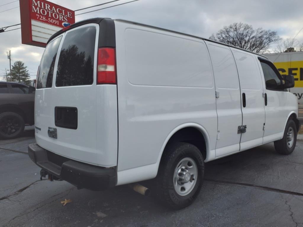 2017 Chevrolet G2500 Vans Express photo