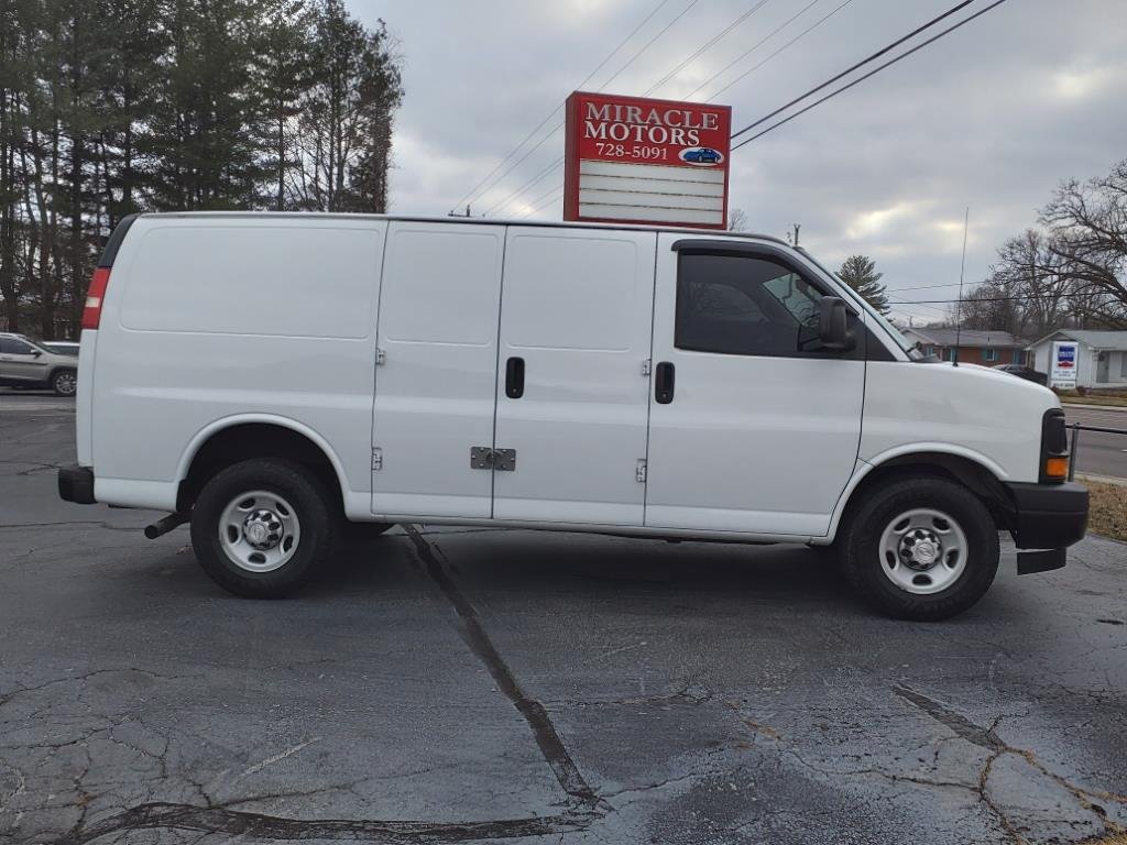 2017 Chevrolet G2500 Vans Express photo