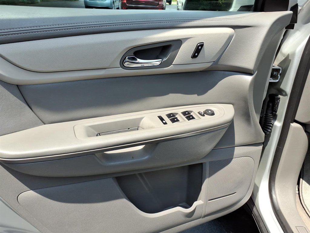 2017 Chevrolet Traverse - $12,995