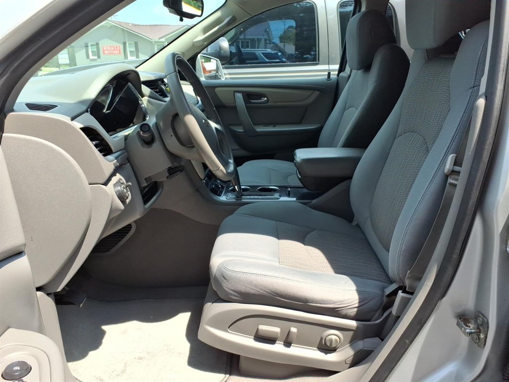 2017 Chevrolet Traverse - $12,995