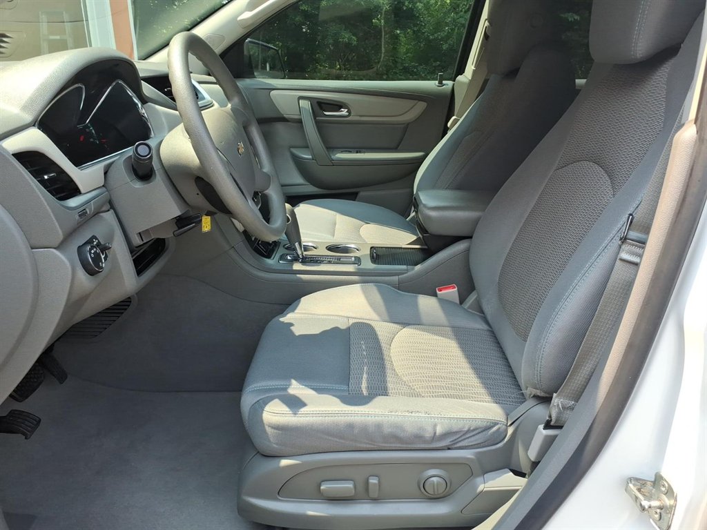 2017 Chevrolet Traverse - $12,995