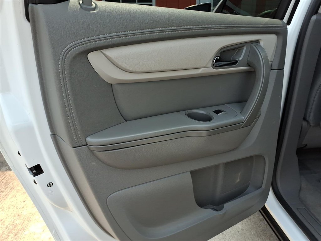 2017 Chevrolet Traverse - $12,995
