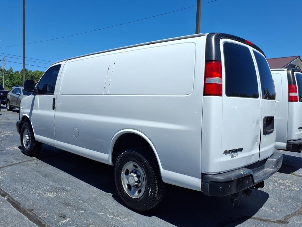 2017 Chevrolet G2500 Vans Express photo
