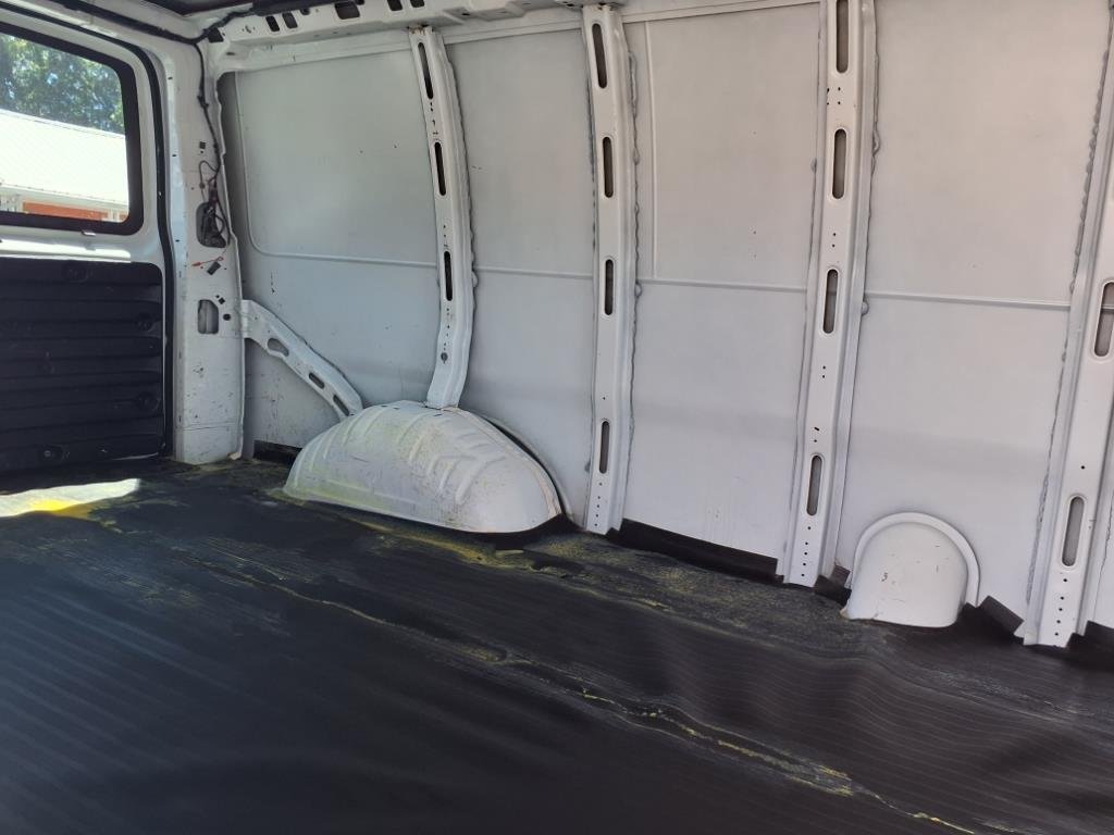 2017 Chevrolet G2500 Vans Express photo