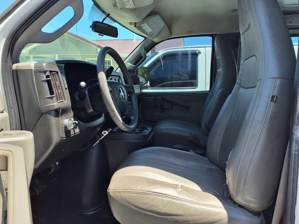 2017 Chevrolet G2500 Vans Express photo