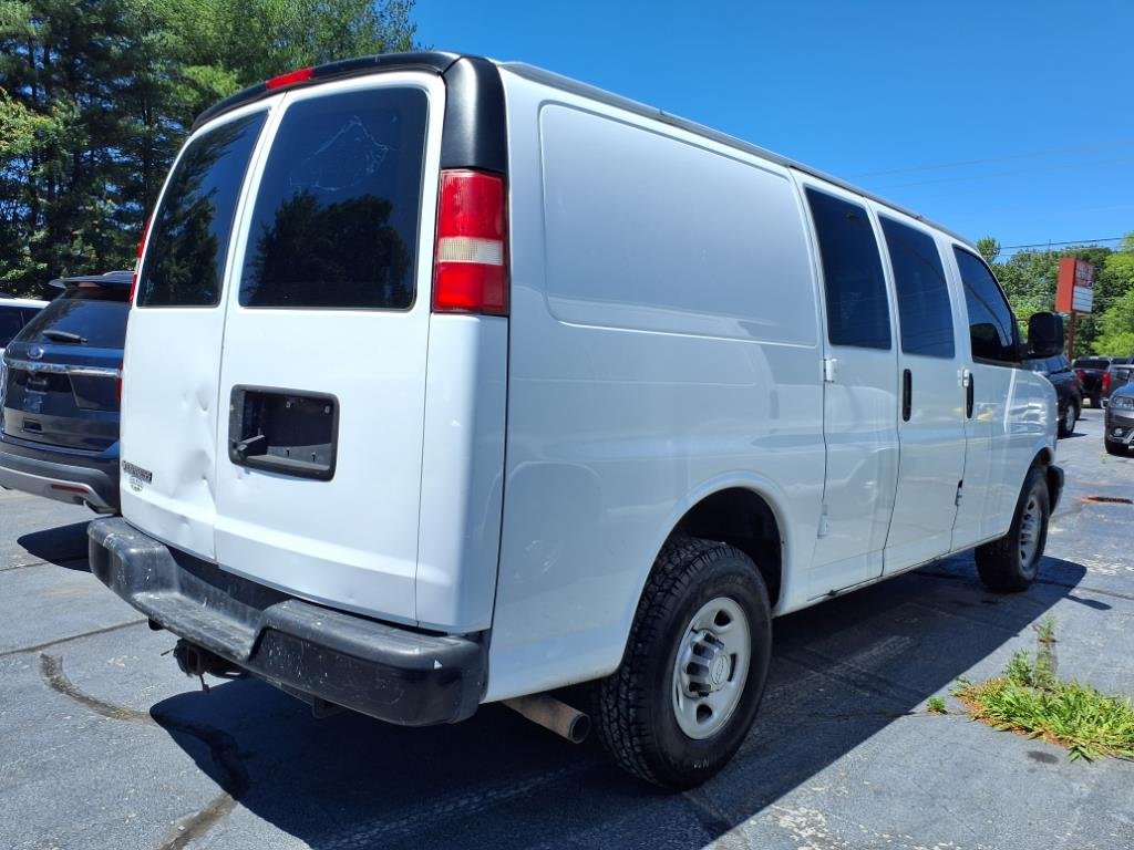2017 Chevrolet G2500 Vans Express photo