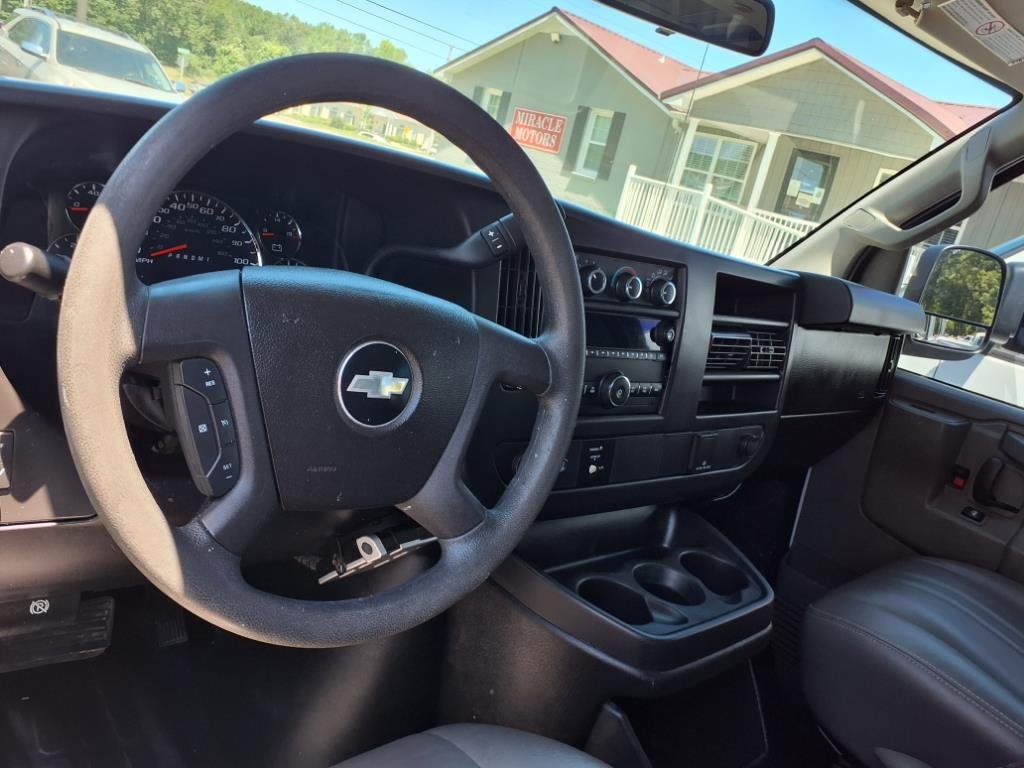 2017 Chevrolet G2500 Vans Express photo