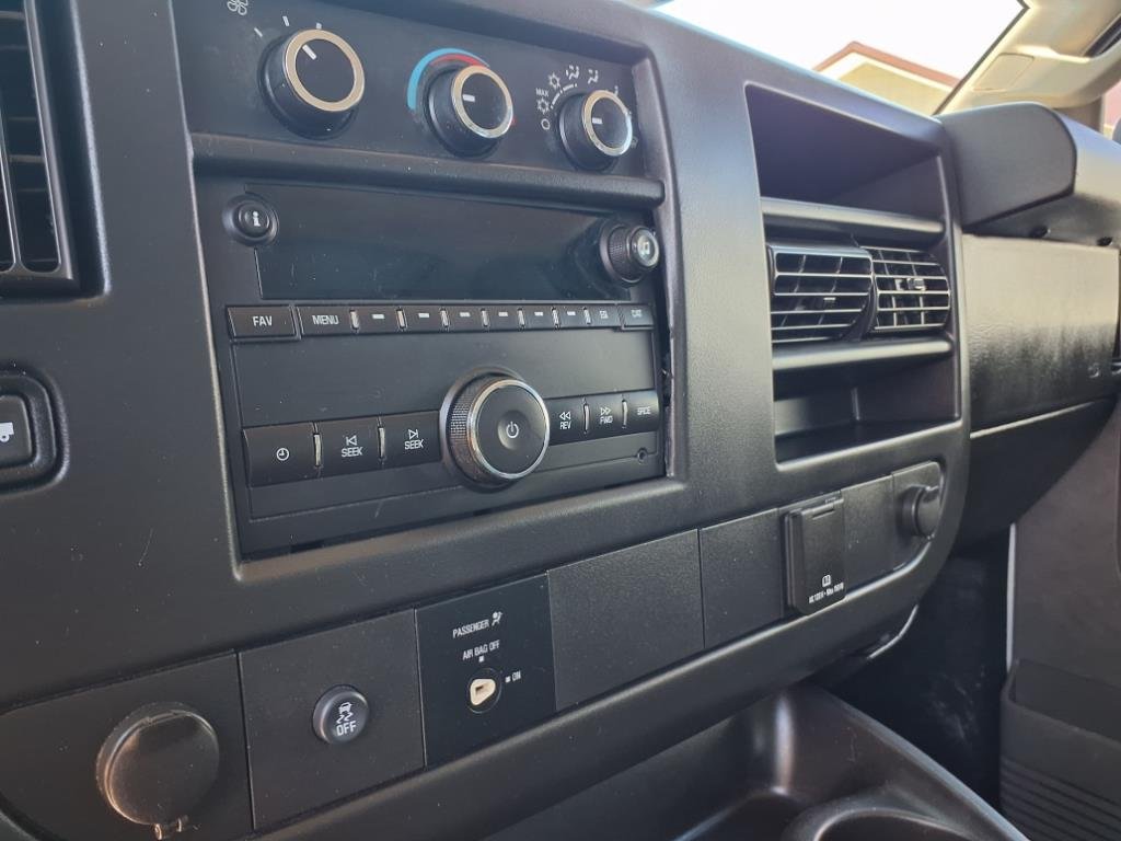 2017 Chevrolet G2500 Vans Express photo