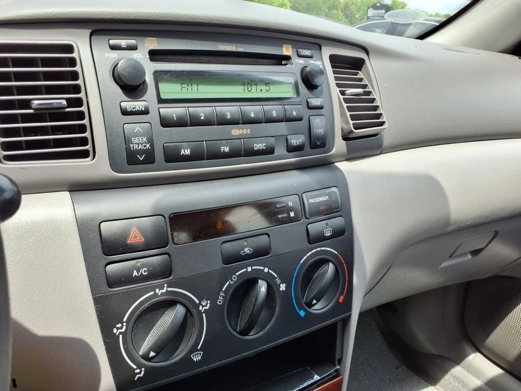 2005 Toyota Corolla CE photo
