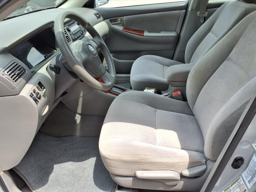 2005 Toyota Corolla CE photo