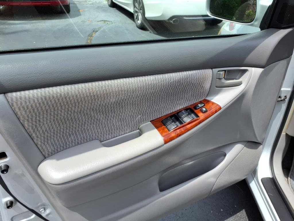 2005 Toyota Corolla CE photo