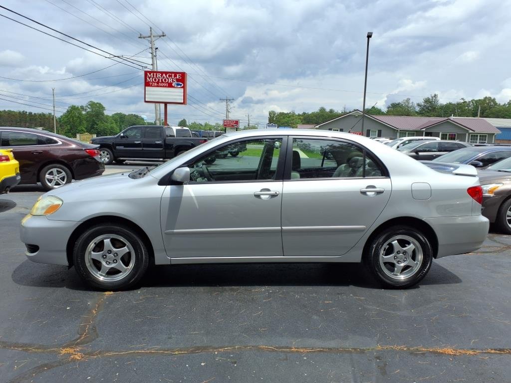 2005 Toyota Corolla CE photo