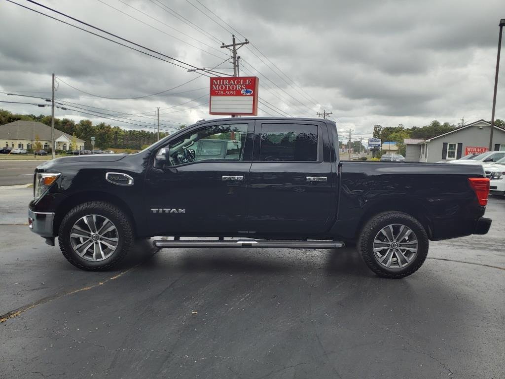 2017 Nissan Titan SV photo