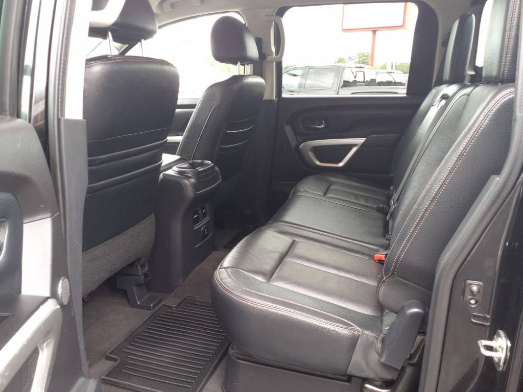 2017 Nissan Titan SV photo