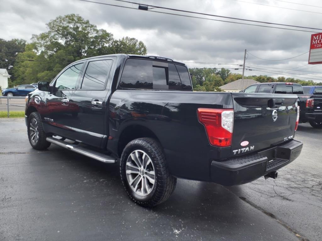 2017 Nissan Titan SV photo