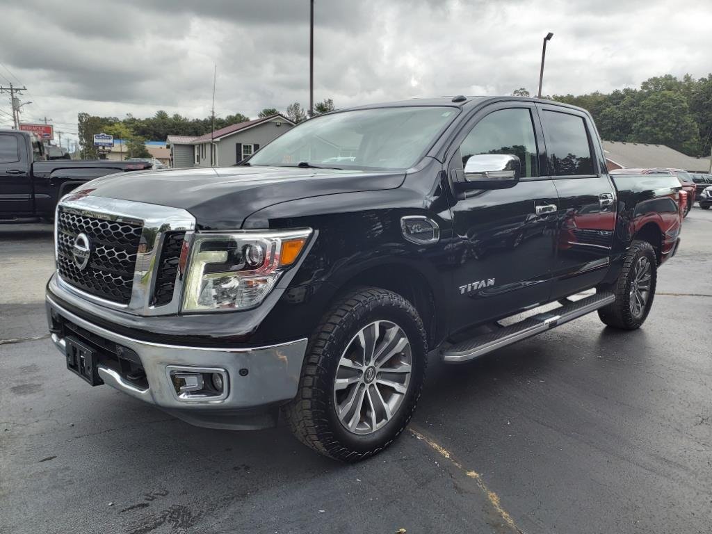 2017 Nissan Titan SV photo