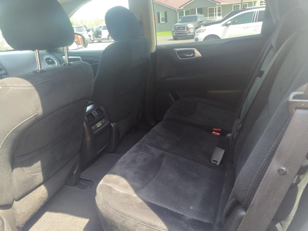 2016 Nissan Pathfinder SL photo