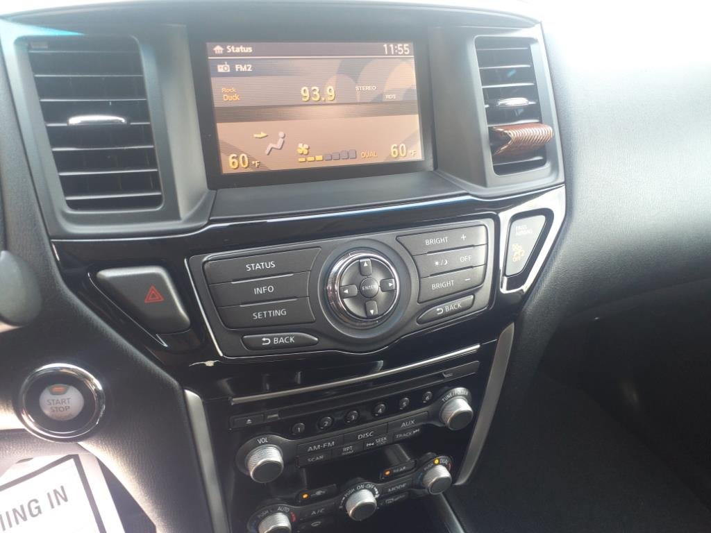 2016 Nissan Pathfinder SL photo