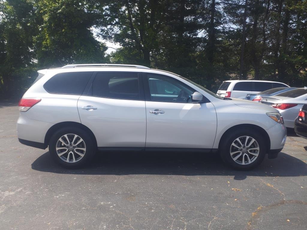 2016 Nissan Pathfinder SL photo