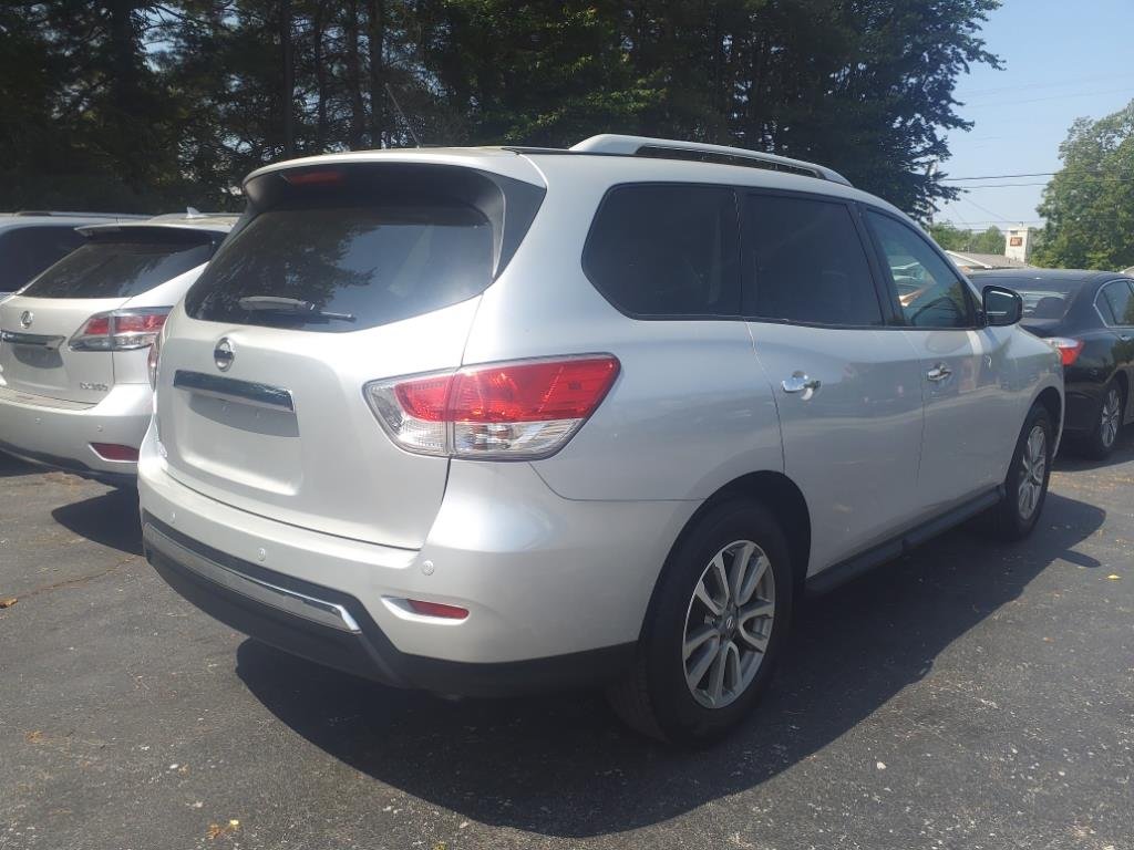 2016 Nissan Pathfinder SL photo