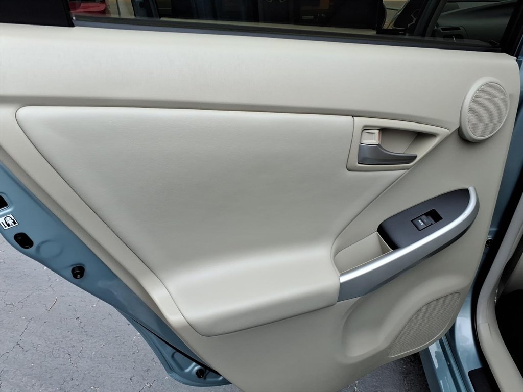 2015 Toyota Prius - $15,995