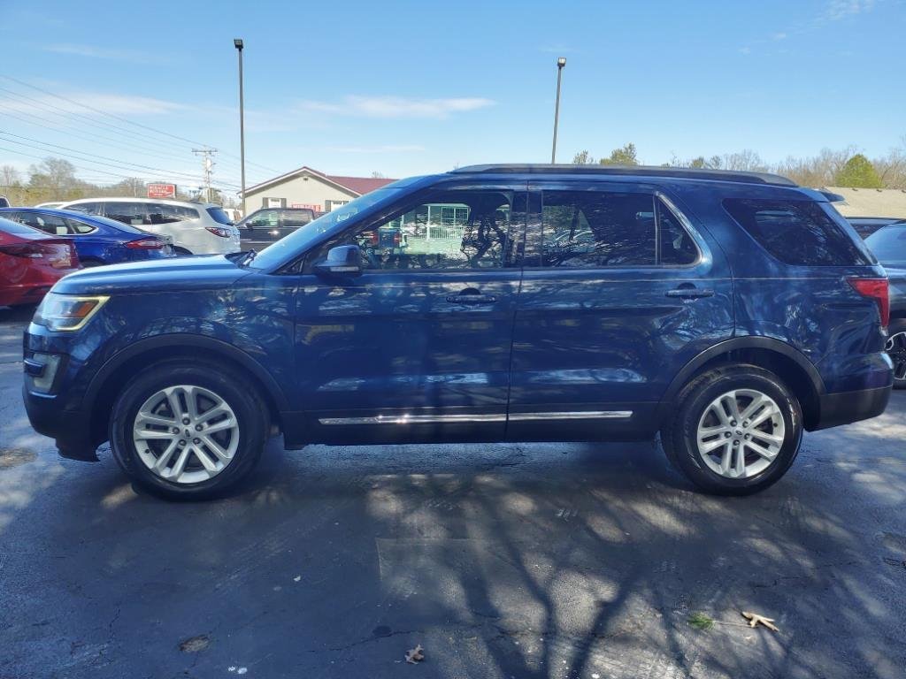 2017 Ford Explorer XLT photo
