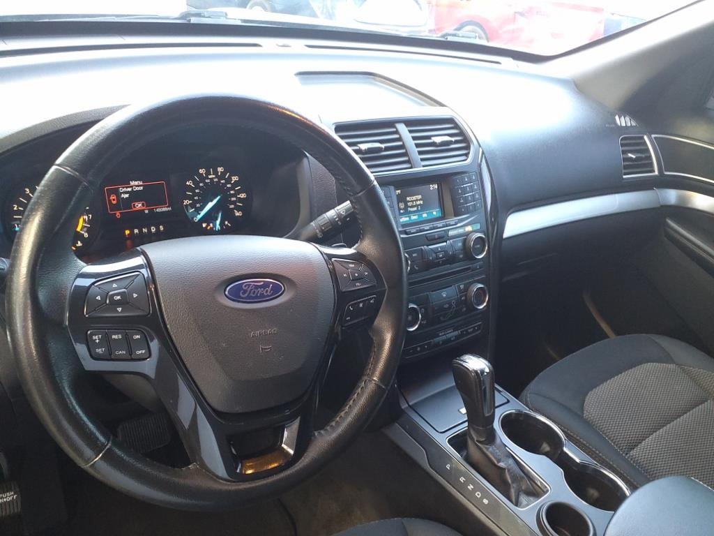 2017 Ford Explorer XLT photo