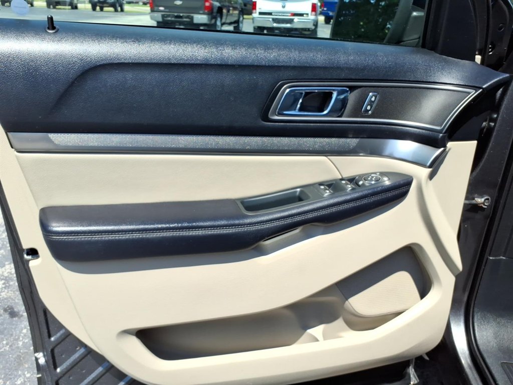 2018 Ford Explorer - $19,995