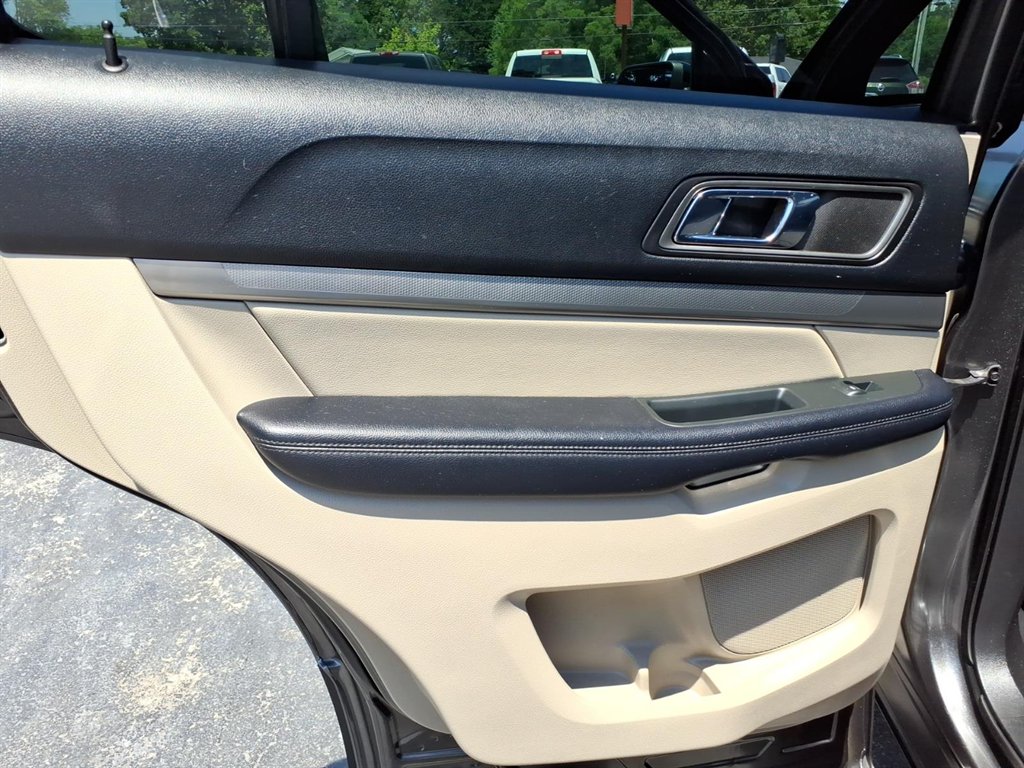 2018 Ford Explorer - $19,995