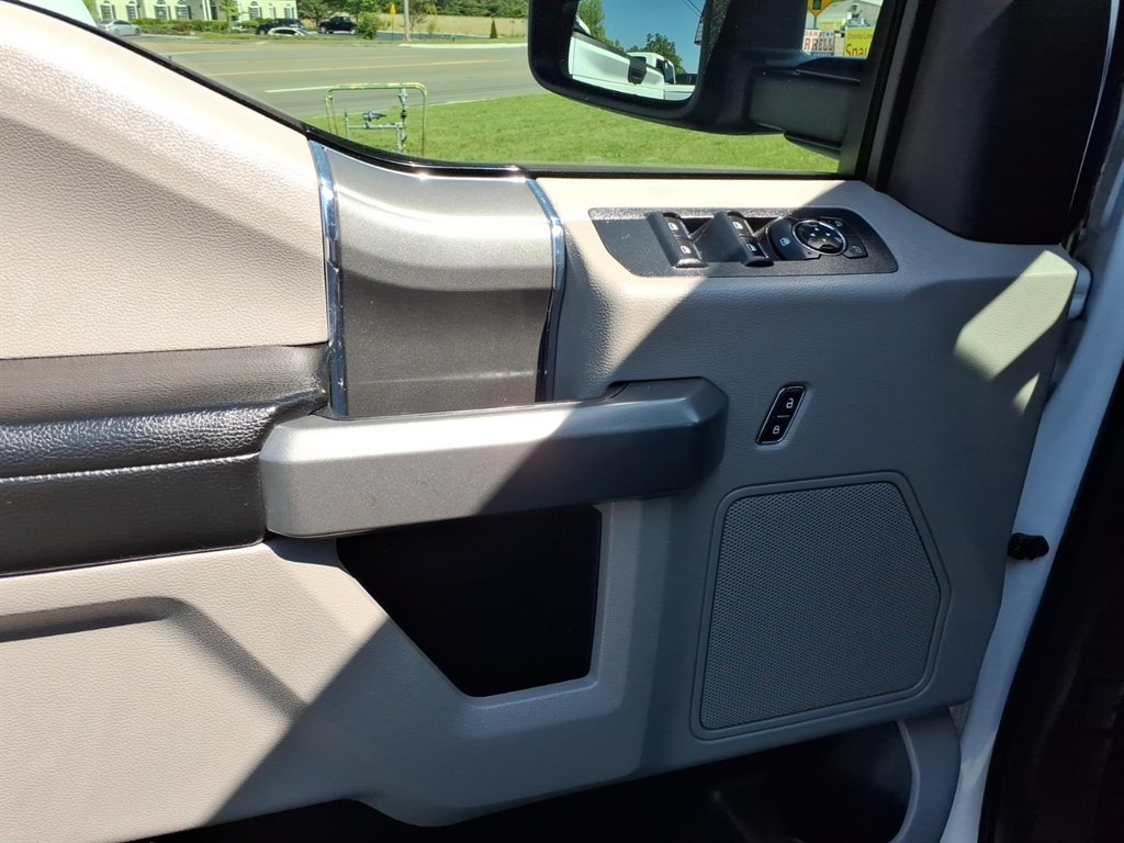 2016 Ford F150 - $22,995