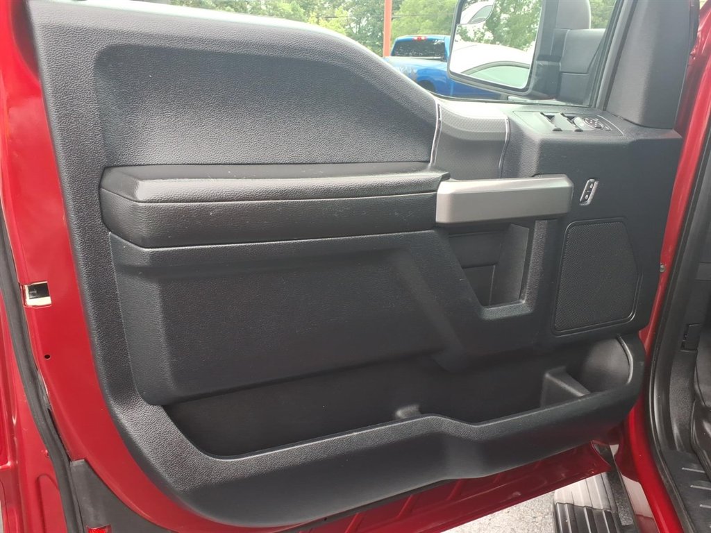 2016 Ford F150 - $22,995