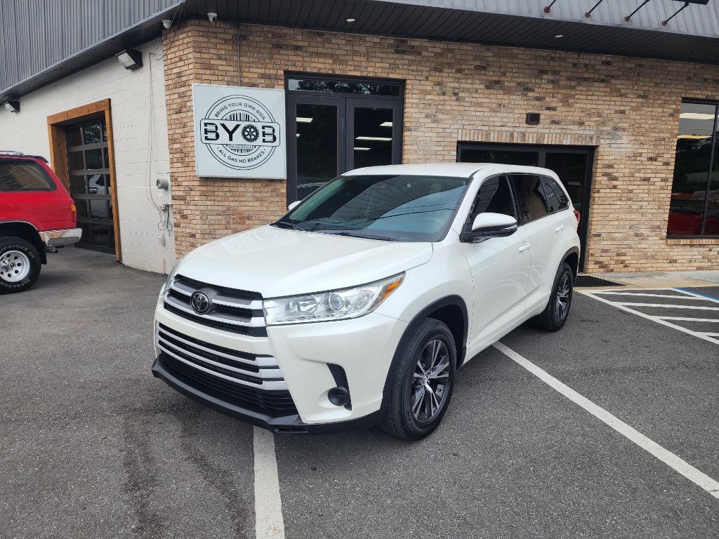 2018 Toyota Highlander LE photo