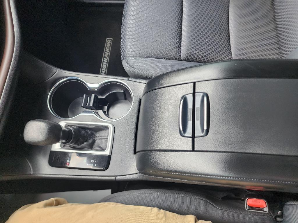 2018 Toyota Highlander LE photo