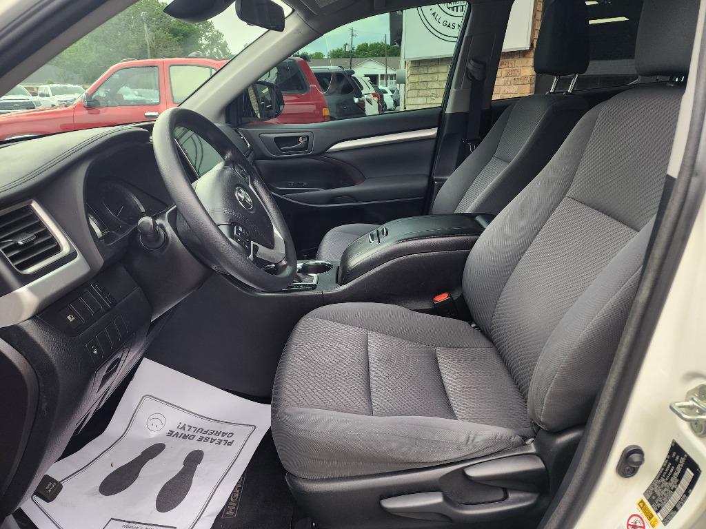 2018 Toyota Highlander LE photo