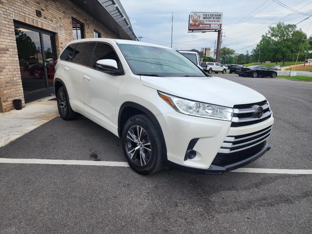 2018 Toyota Highlander LE photo