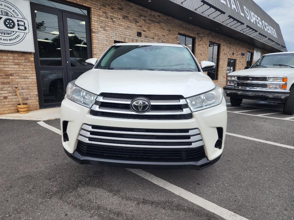 2018 Toyota Highlander LE photo