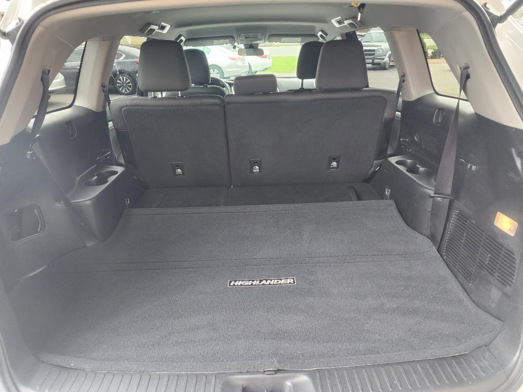 2018 Toyota Highlander LE photo