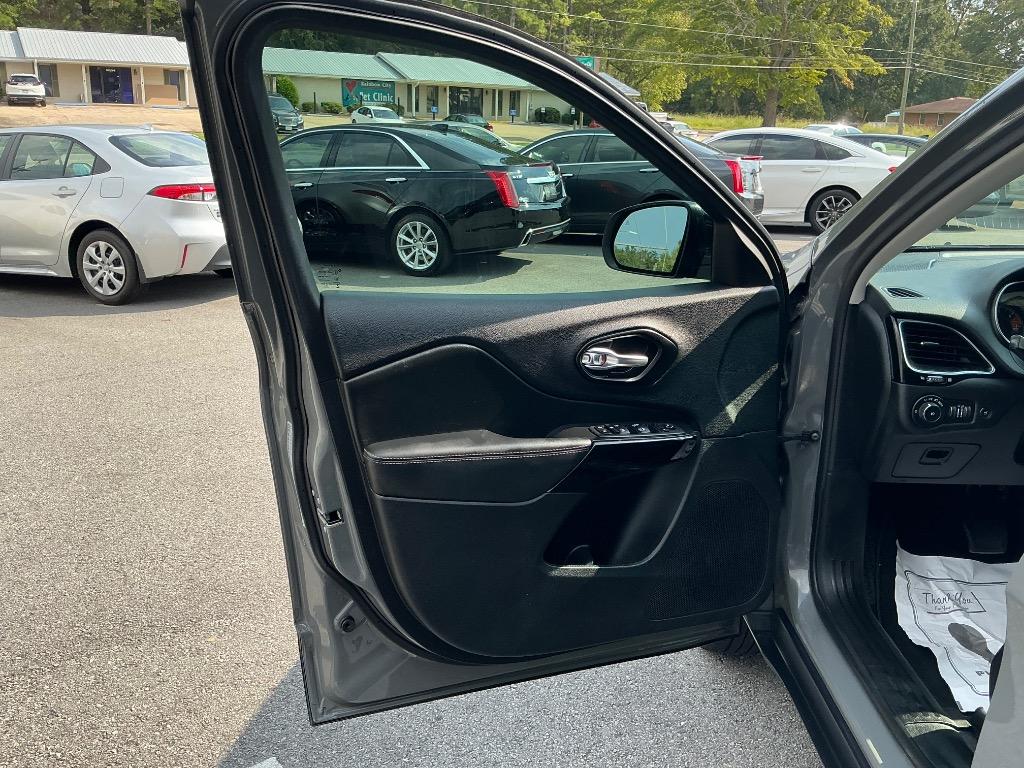 2023 Jeep Cherokee - $21,748
