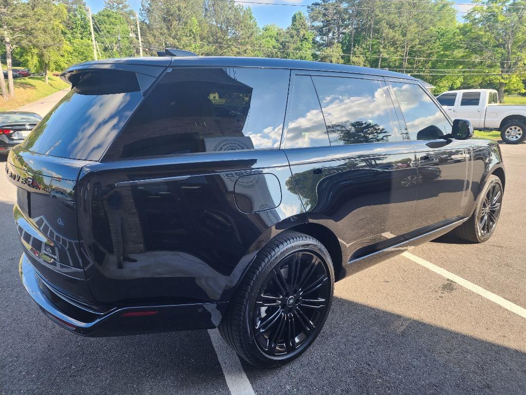 2024 Land Rover Range Rover SE P400 photo