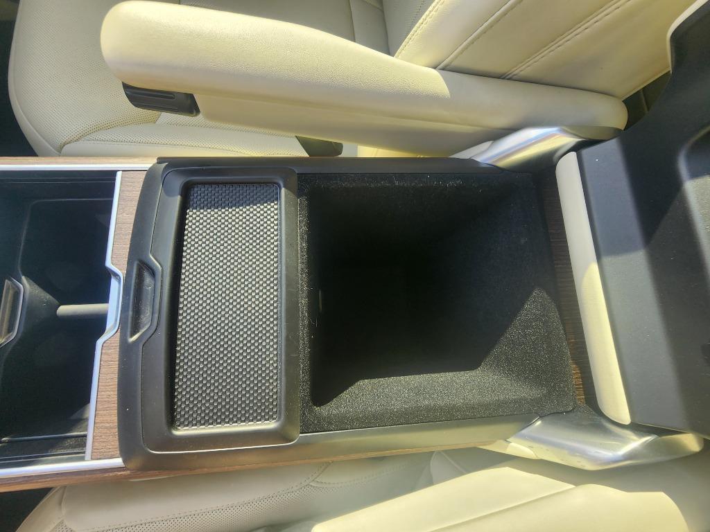 2024 Land Rover Range Rover SE P400 photo