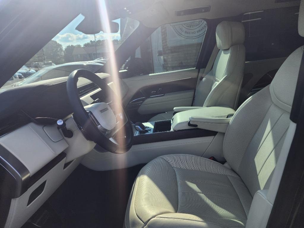2024 Land Rover Range Rover SE P400 photo