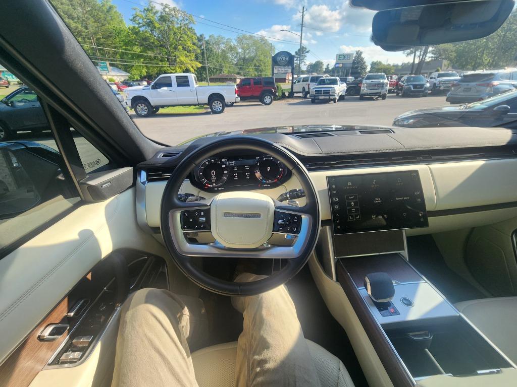 2024 Land Rover Range Rover SE P400 photo
