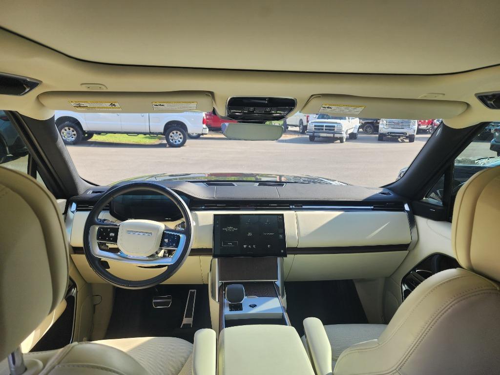 2024 Land Rover Range Rover SE P400 photo