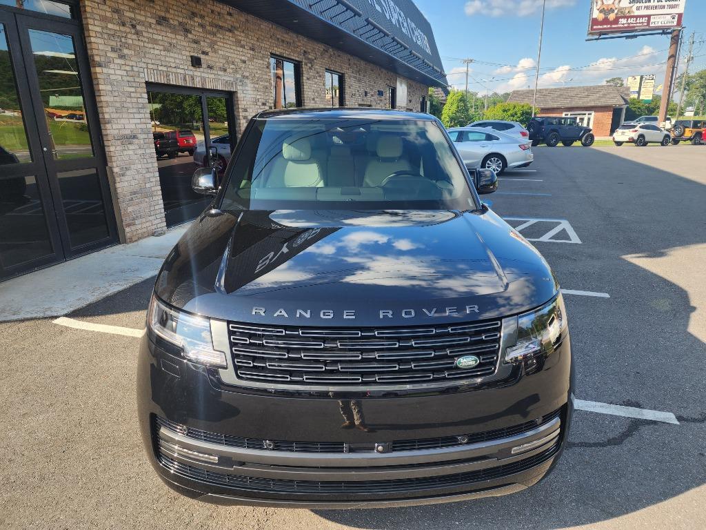 2024 Land Rover Range Rover SE P400 photo