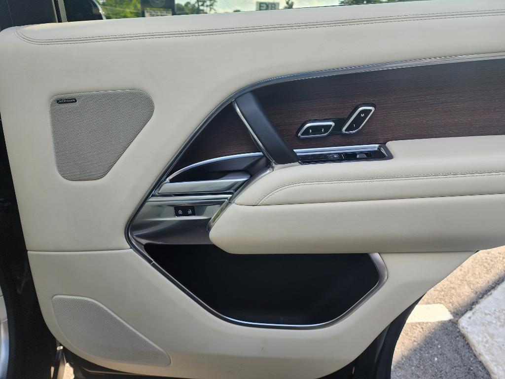 2024 Land Rover Range Rover SE P400 photo