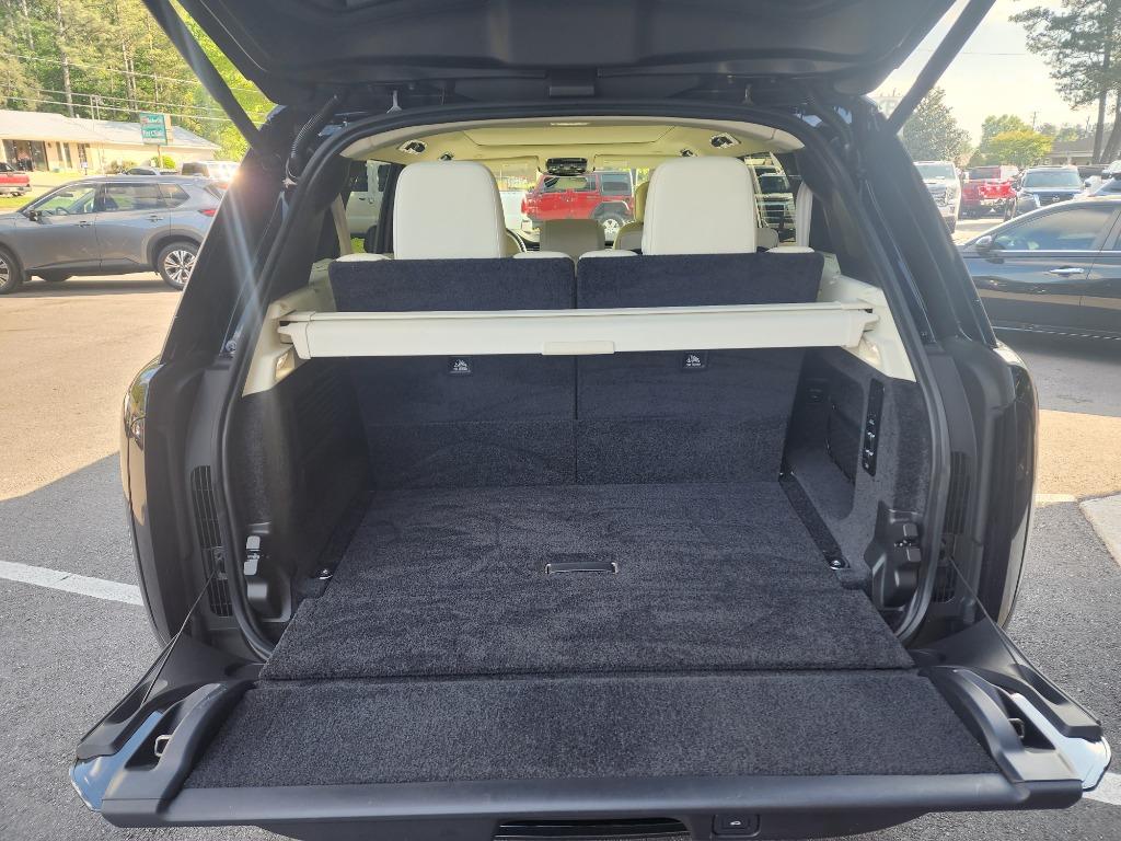 2024 Land Rover Range Rover SE P400 photo