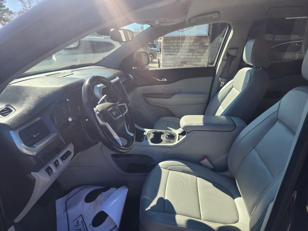 2020 GMC Acadia SLT photo