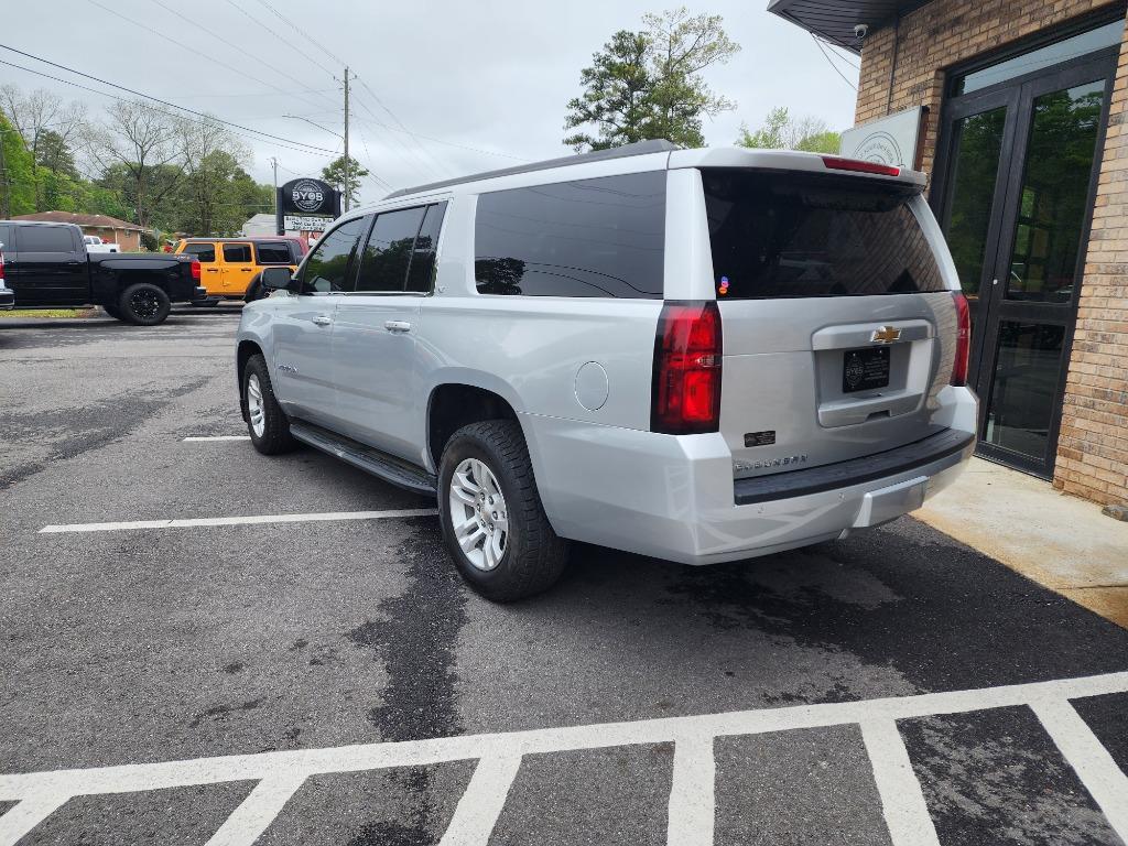 2018 Chevrolet Suburban 1500 LT photo