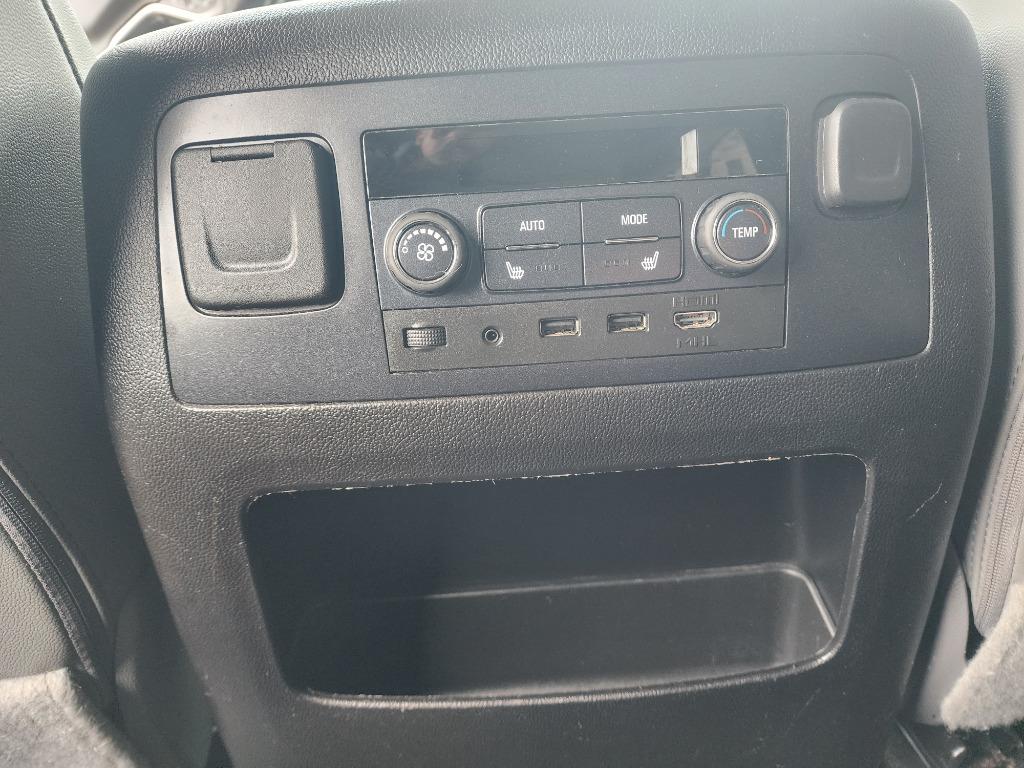 2018 Chevrolet Suburban 1500 LT photo